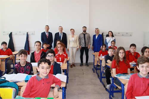 Kaymakam Adnan Çakıroğlu Yapımı Tamamlanan ve Faaliyete Geçen Akiş Öğütçü Ortaokulu’nu Ziyaret Etti